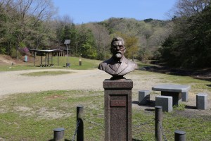 不動川砂防歴史公園のデレーケ像